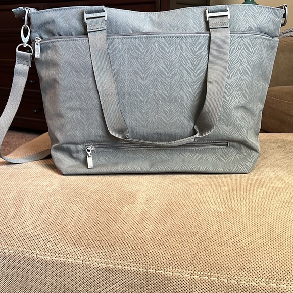 Baggallini Avenue Tote - Picture 2 of 6